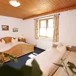 Schweizerhaus Garni Gæstehus Weyarn