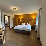 Schweizerhaus Garni Gæstehus