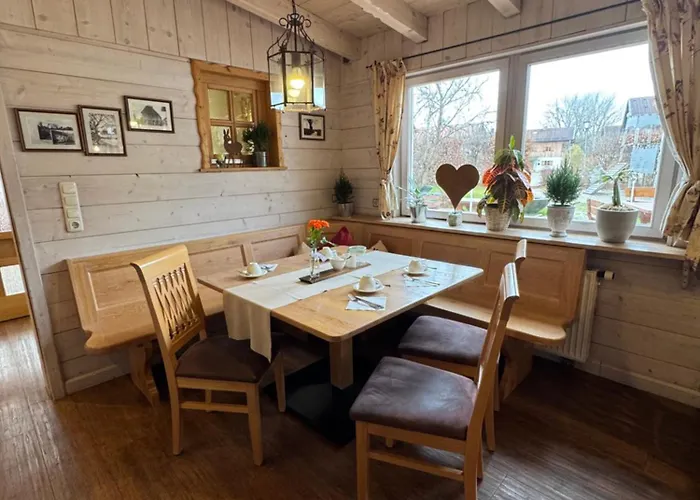 Schweizerhaus Garni 게스트하우스 베얀