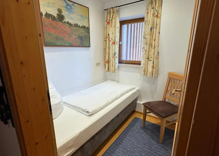 Schweizerhaus Garni 게스트하우스 3*