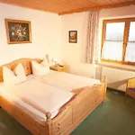 Schweizerhaus Garni 3* ווייארן