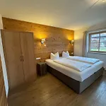 Schweizerhaus Garni 3* ווייארן
