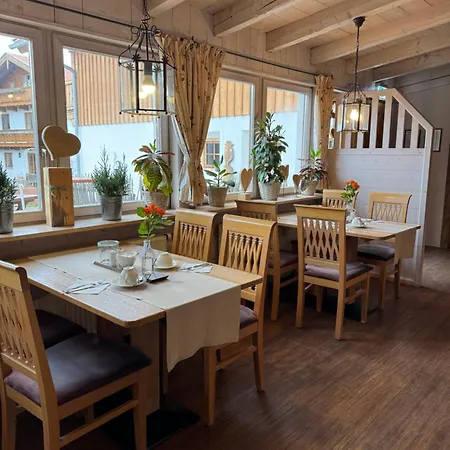 Pensjonat Schweizerhaus Garni